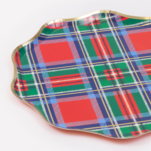 Our Christmas plates, made from paper, feature a tartan design mix in festive colours with shiny gold foil details and a wavy border. Image3
