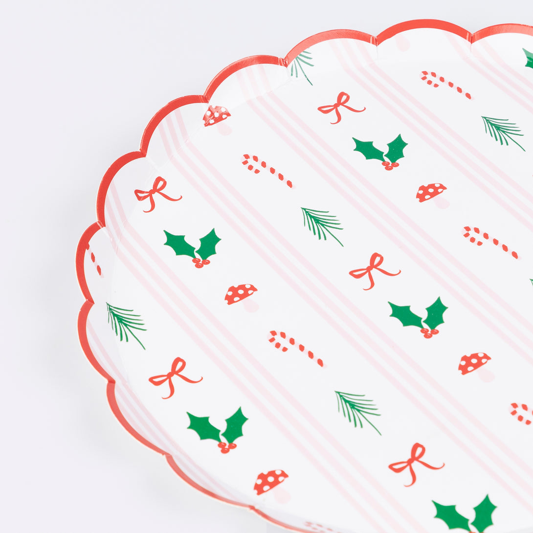 Our side plates, made from high quality paper, feature classic Christmas icons in stylish colours of red, green and pink. Image3