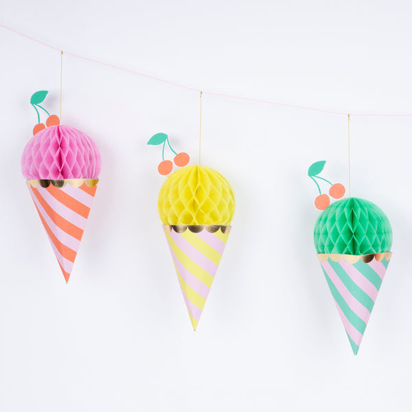Make your garden party, pool party or picnic look so cool with our paper garland made with honeycomb ice creams. Image3