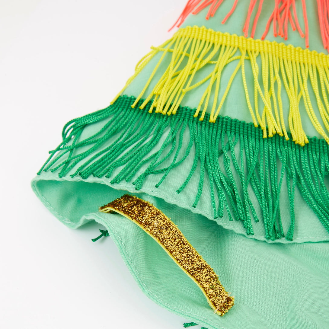 Our parrot costume is perfect for kids dress up or as a bird Halloween costume. Image8