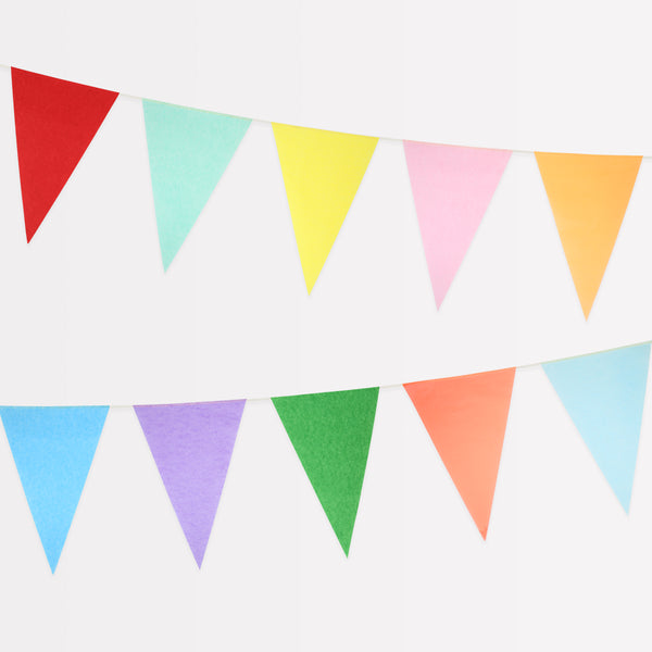 Our paper garland set includes 2 flag garlands in 10 bright colours, ideal for birthday party decorations.