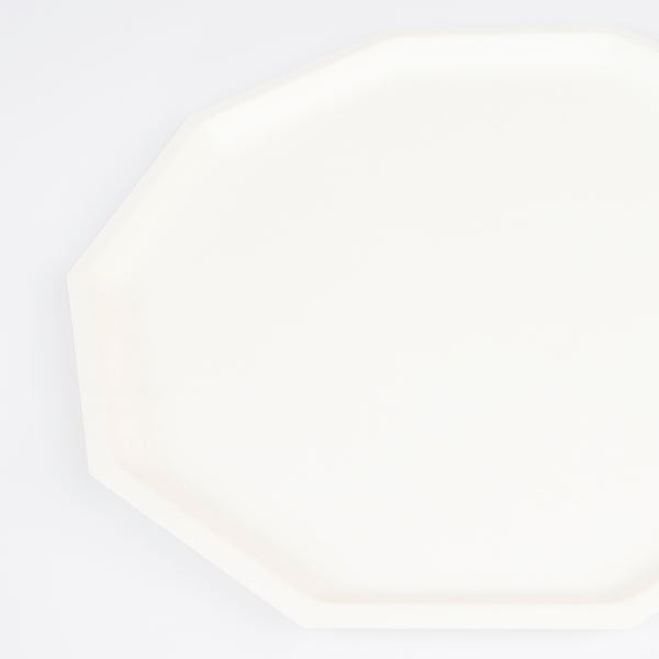 Our dinner plates are made with a bamboo and sugar cane mix and are compostable. Image3