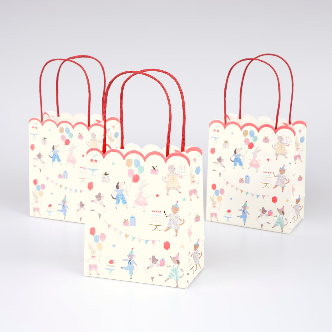 Our animal party bags feature soft colours with modern pops of red, ideal for first birthday parties, baby showers and pre-school birthday parties.