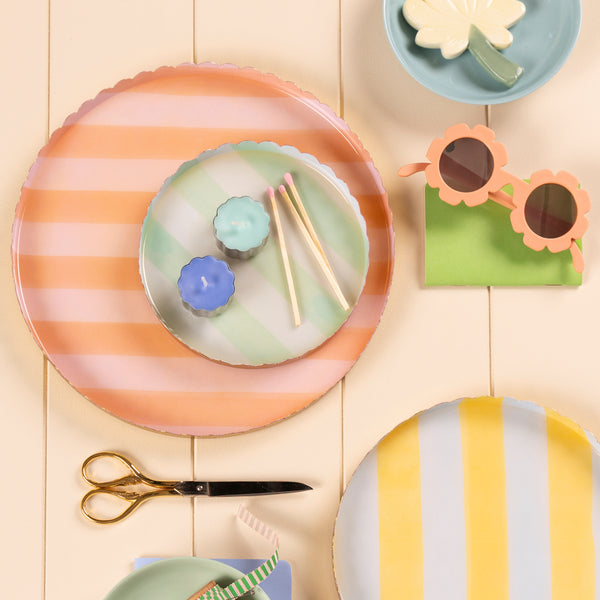 Our enamel tray, made from metal with a clear enamel coating, features pastel blue and mint stripes, for a classic look. Image2