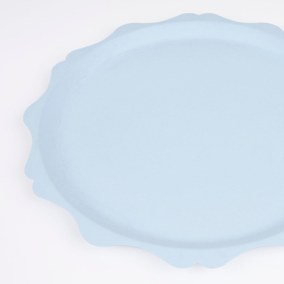 Our compostable plates, made from bamboo and sugar cane, are a soft blue and, with their decorative edge, will look very special at any party.