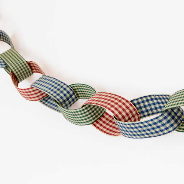 Our Christmas garland features gingham ribbons chain linked to create a current yet classic decoration for the mantel, stairs, window or table. Image3