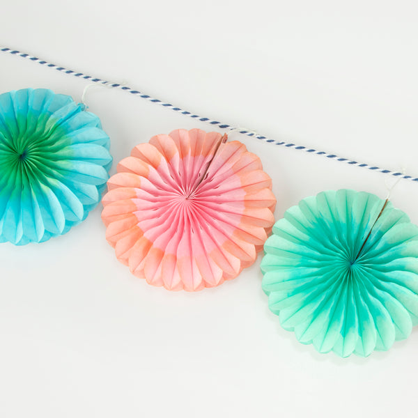 Our mini garland, with colourful honeycomb fans, is perfect to add decorations to any party. Image3