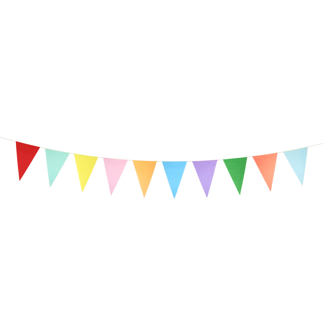 Our paper garland set includes 2 flag garlands in 10 bright colours, ideal for birthday party decorations.