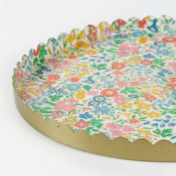 Serve drinks or snack, or display accessories or decorative items on our pretty metal tray with a charming Liberty design, a great hostess gift. Image3