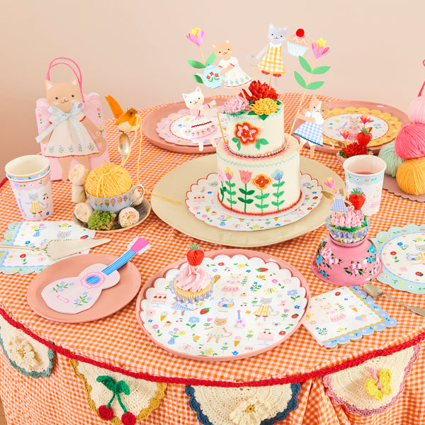 Our folk-inspired paper plates, in a small plate size, feature charming kittens in a magical world, perfect for birthday parties. Image2