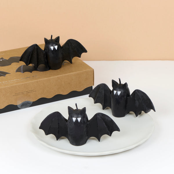 Make your Halloween party look amazing with our black candles in the shape of bats, with hand painted fangs and black wicks. Image1