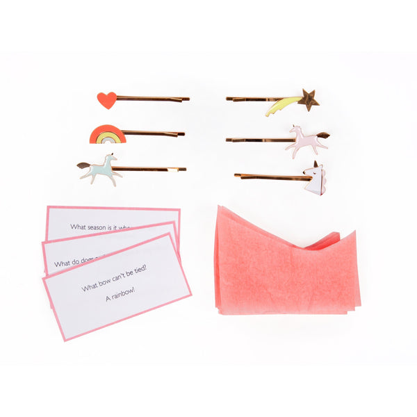 These unicorn party crackers have crystal glitter and gold foil detail, with a yarn tassel mane and tail. Image2