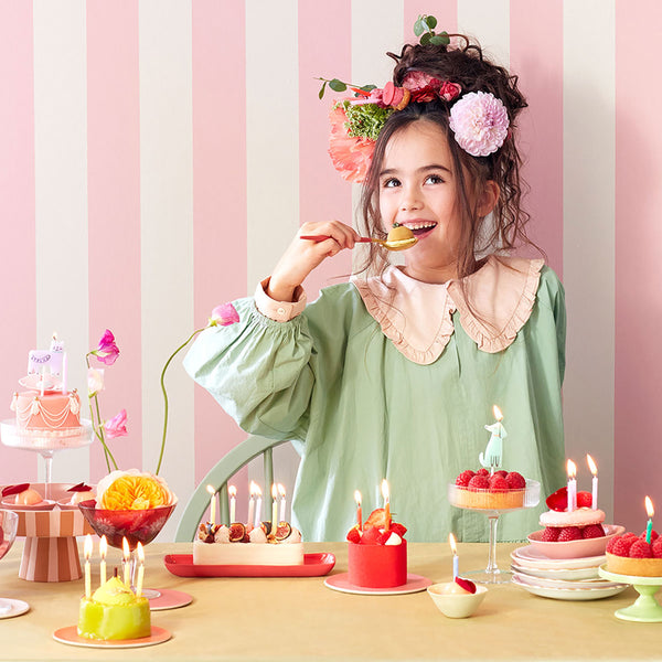 If you're looking for birthday cake candles and cupcake candles our large candle pack is perfect. Image3