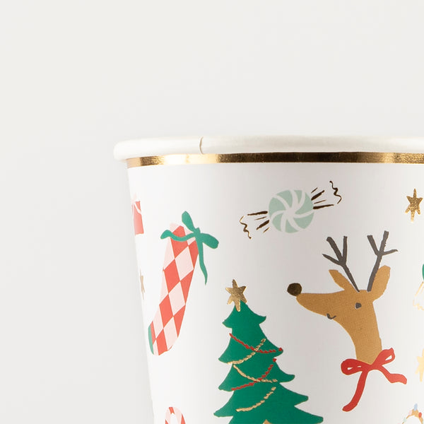 Our party cups, featuring jolly Christmas illustrations, are ideal for Christmas cocktails. Image3