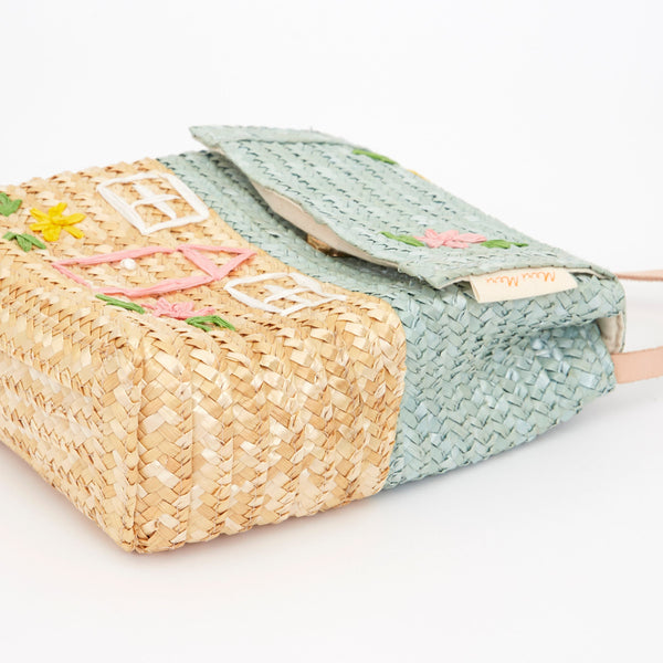 Our kids handbag, crafted from straw, is made to look like a pretty cottage. Image2