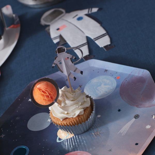 This special cupcake set features 24 cake toppers and 24 cupcake cases perfect for a space party. Image3