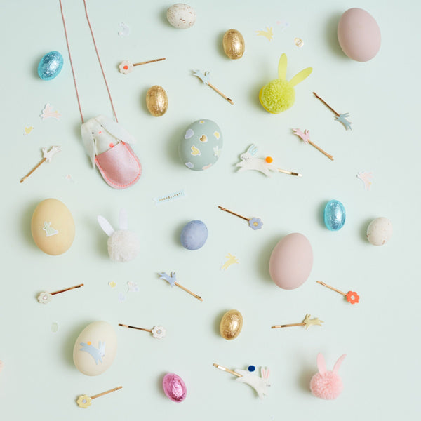 They are crafted from enamel daisies, in 6 different colours, with gold tone hair slides. Image5