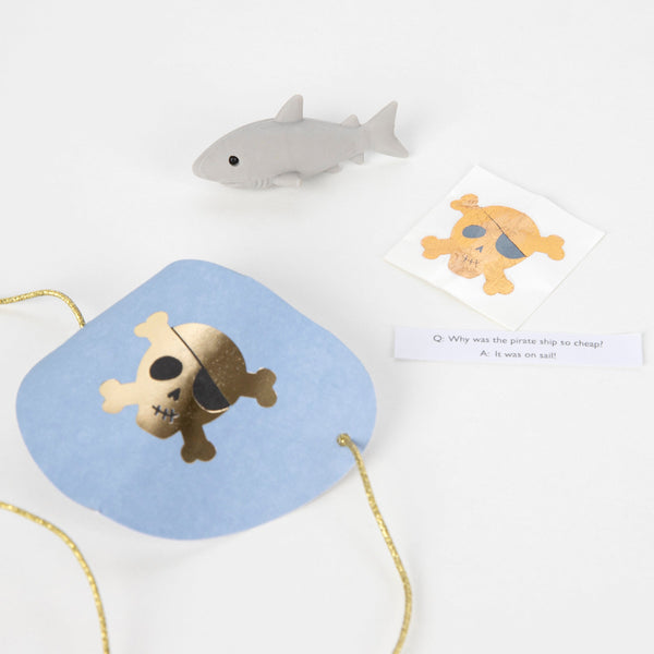 Make your pirate party look amazing with our pirate decorations filled with pirate gifts. Image4