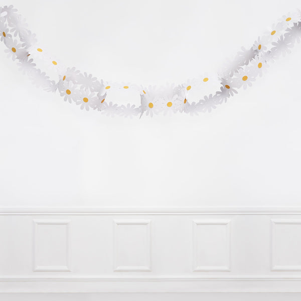 Our gorgeous paper daisy chains are easy to assemble and look striking. Image4