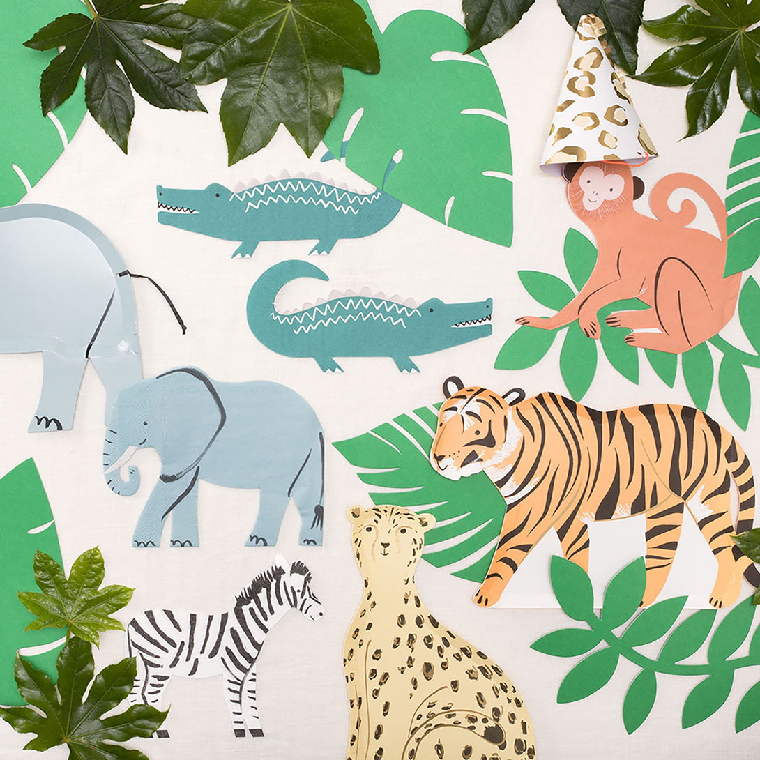 Make your safari birthday party look amazing with our party plates, in the shapes of tigers.