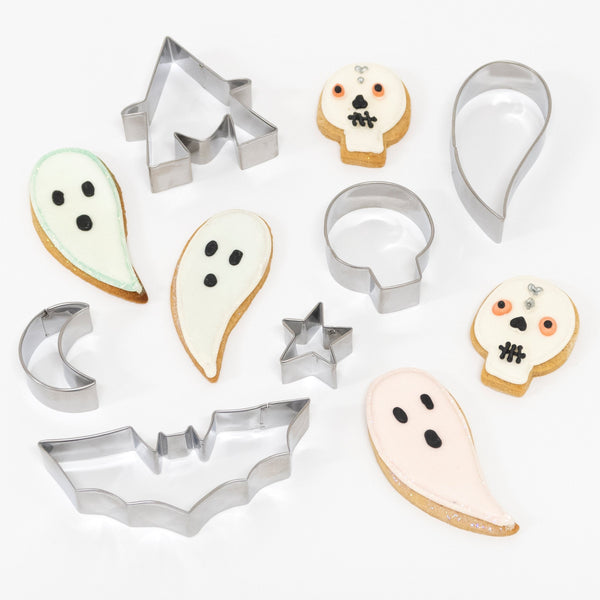 Make terrific Halloween cookies with this stainless steel set of 6 shapes. Image2