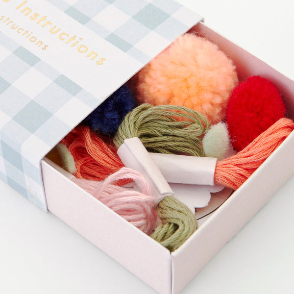 Kids who love crafts will adore this creative gift, with a wooden bunny to embroider, perfect as an Easter gift for kids. Image6