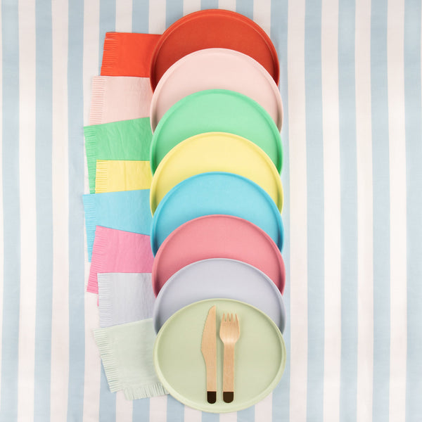 Our party napkins, in bright colours, add a decorative touch to your birthday party table. Image4