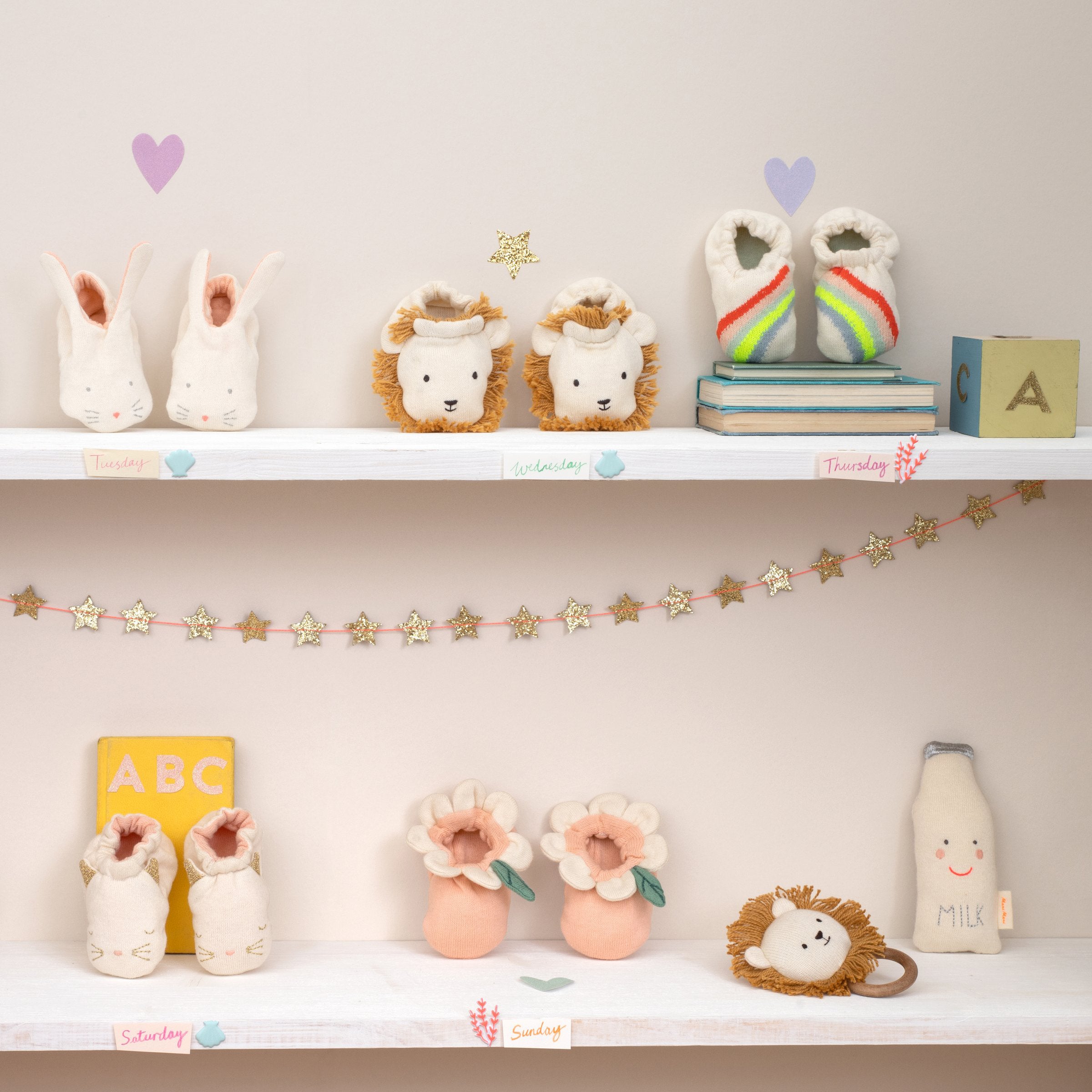 If you're looking for baby shower gift ideas then our lion baby booties, crafted from organic cotton, are perfect.