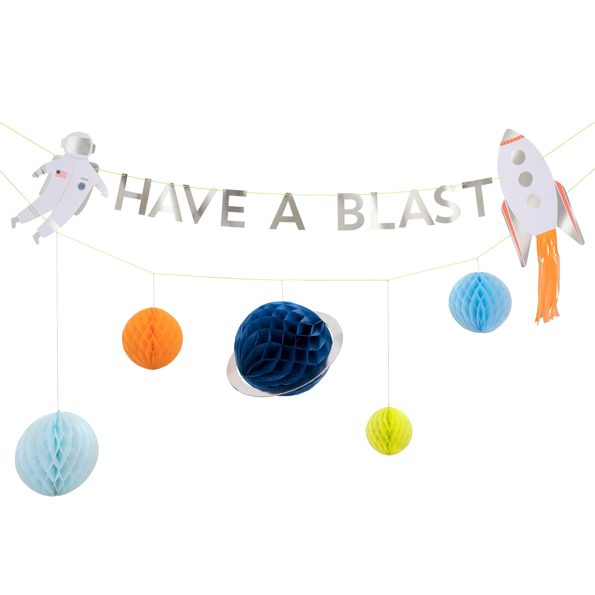 Our party garland, designed for a space party, features 3D planets, an astronaut and a shiny rocket with fire details.