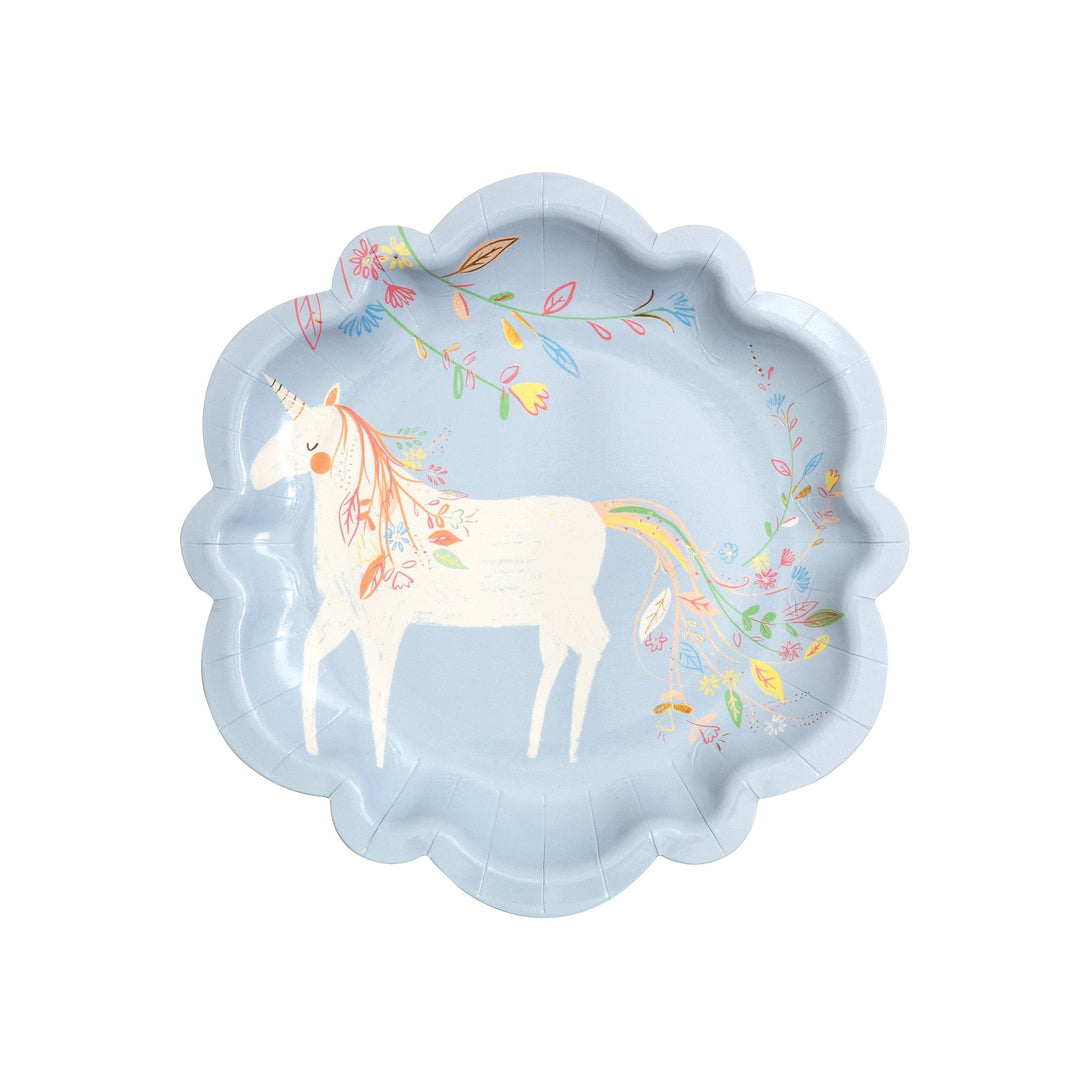 These beautiful paper party plates, featuring a majestic unicorn, are perfect for a unicorn party or princess party.