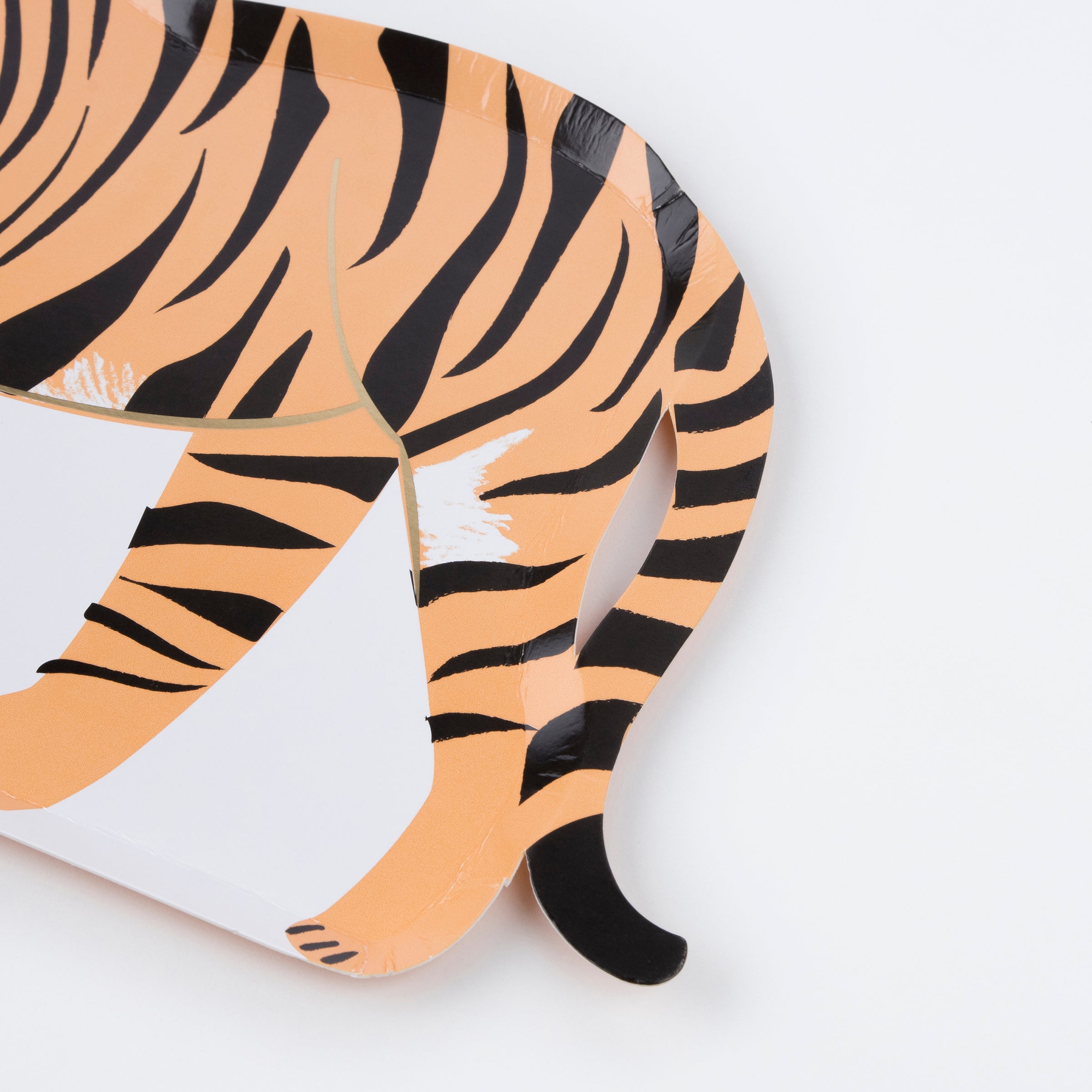 Make your safari birthday party look amazing with our party plates, in the shapes of tigers.