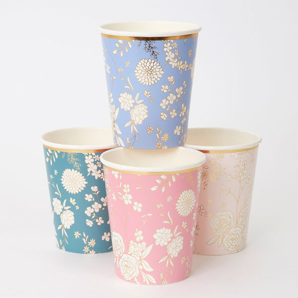 Our party cups, with elegant flowers, are ideal for a flower party, garden party, picnic or to add to wedding party supplies. Image3