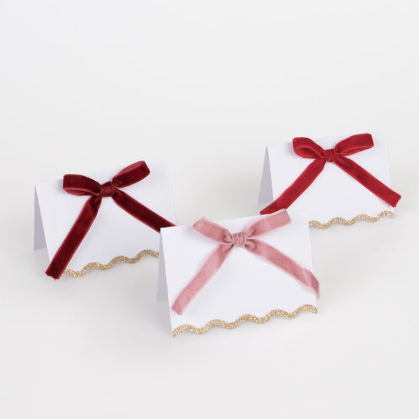 Bows on are on-trend, and will add an elegant touch to your Christmas party supplies. Image3