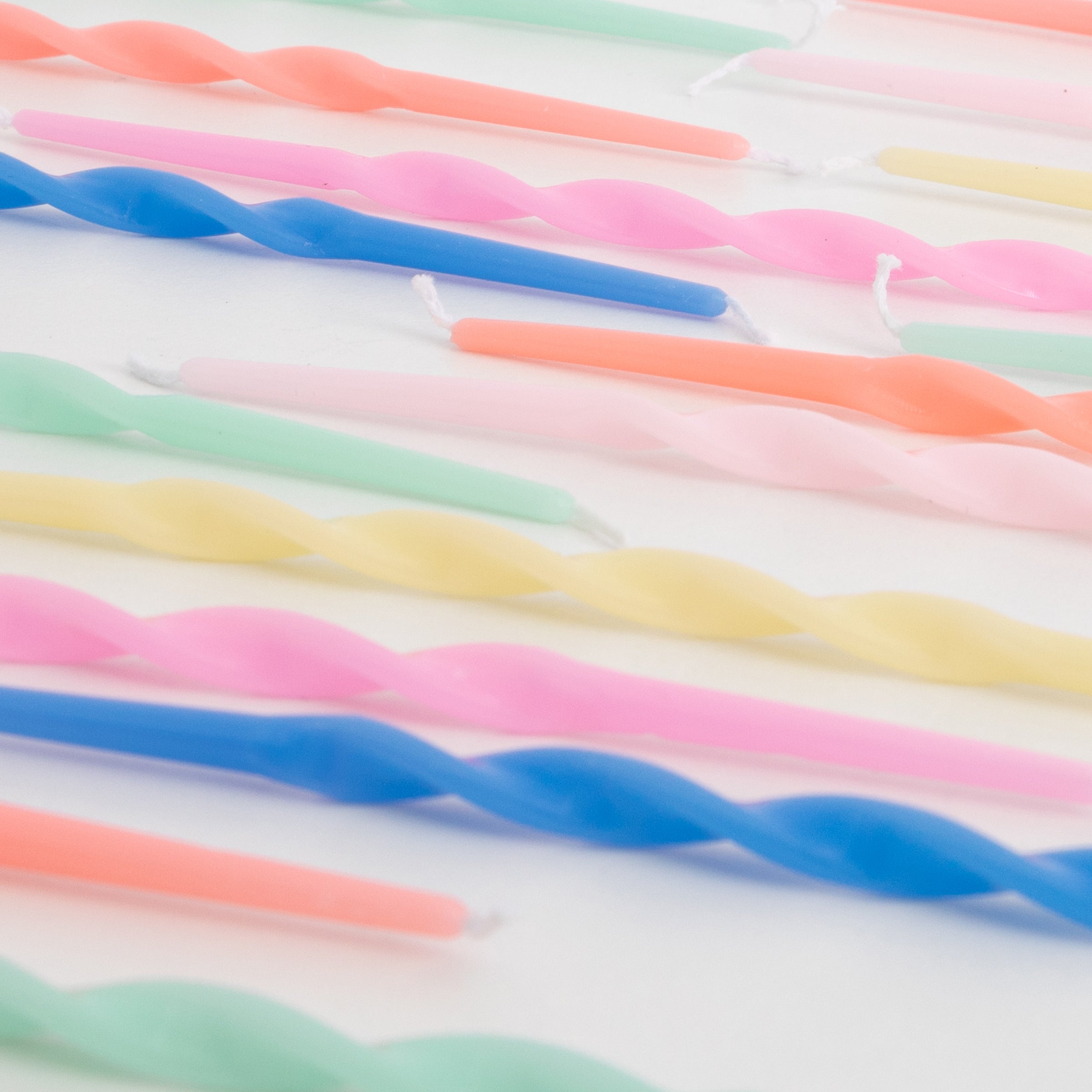 Our birthday candles, with a twisted shape, are ideal for a kids birthday party or any special celebration cake.