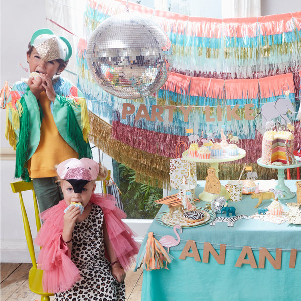 Our birthday garland with safari animals is perfect for a safari theme party. Image5