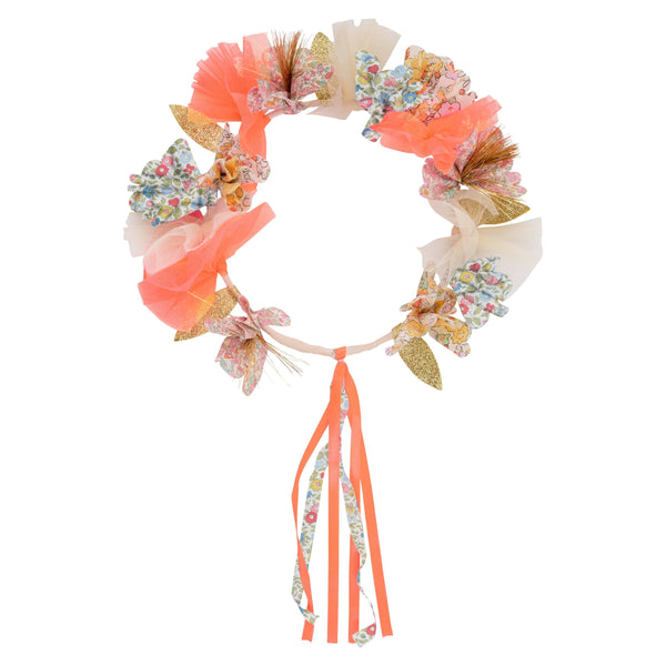 Our kids hair accessory, made in the shape of a crown with paper flowers, is ideal to give the perfect party hair. Image5
