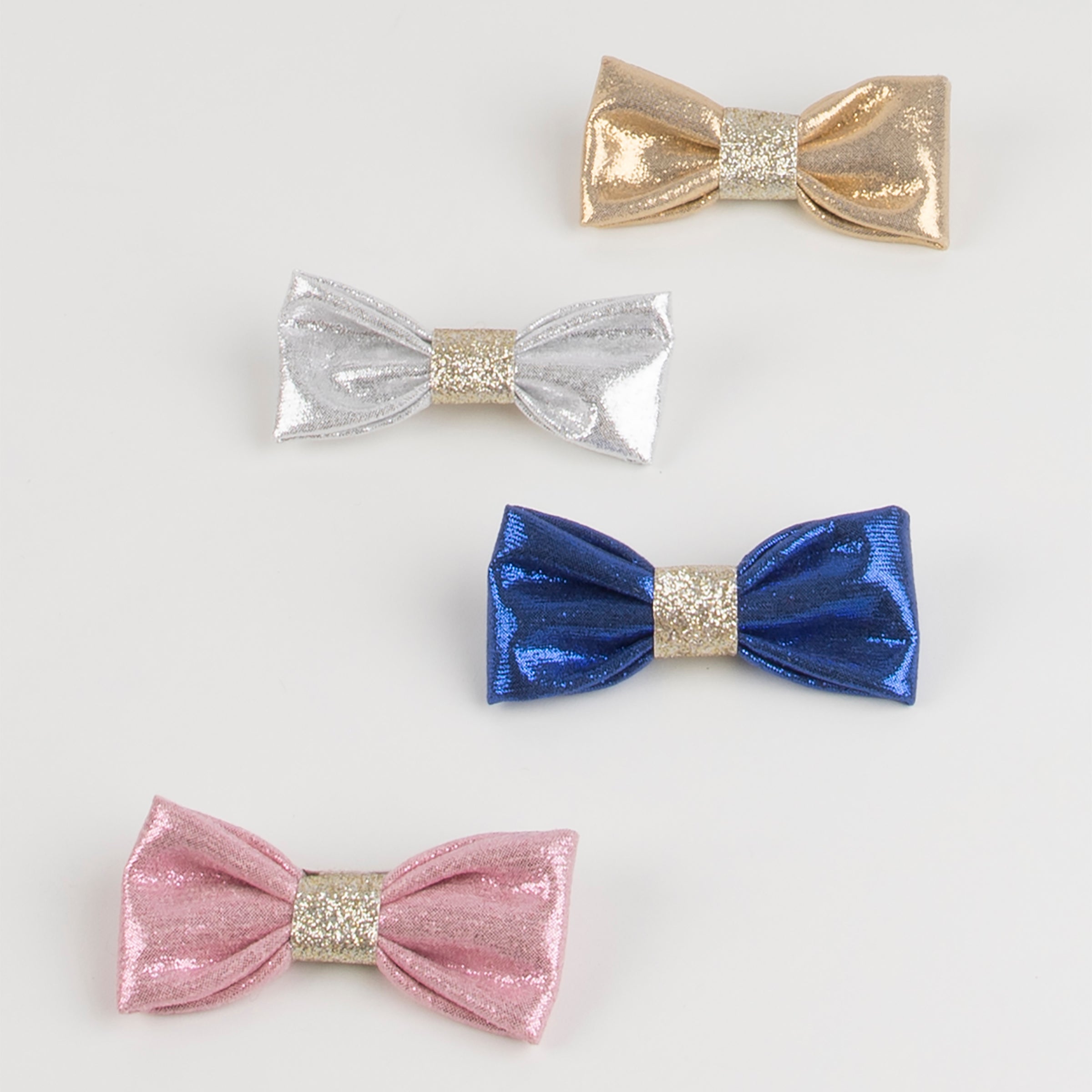 These fabulous hair accessories for girls are crafted from lurex fabric.