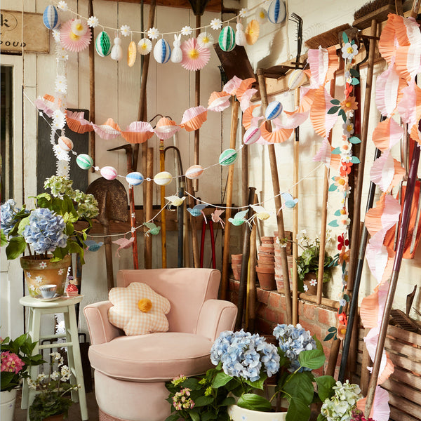 For a decorative Easter go no further than our honeycomb garland with striped Easter eggs and daisy decorations. Image2