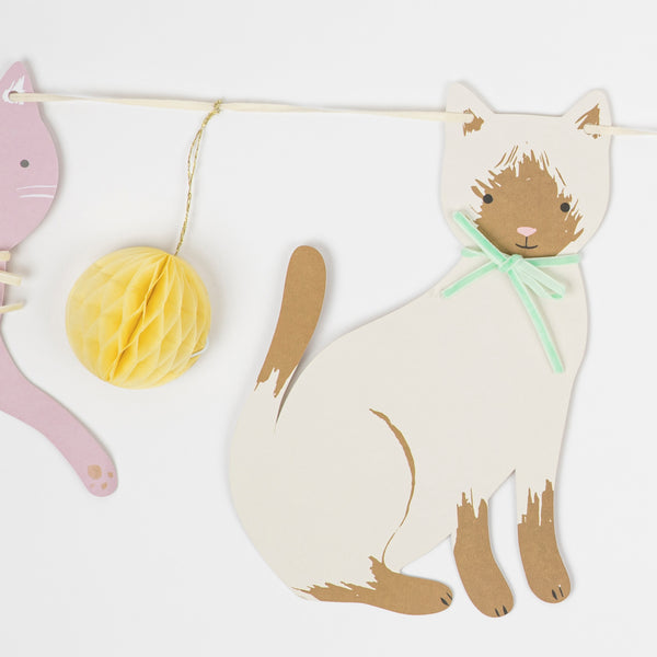 A cat themed birthday party will look amazing with our paper garland featuring cute cat decorations. Image3
