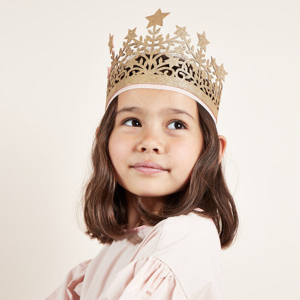 Our gold crown, made with gold glitter fabric, is the perfect kids' crown. Image3