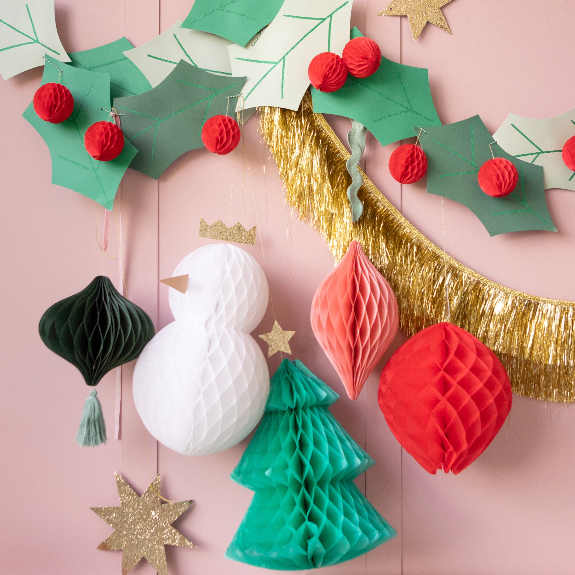 This set includes a reindeer decoration, snowman decoration, a Christmas tree and bauble.