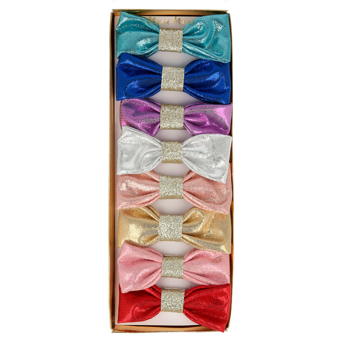 These fabulous hair accessories for girls are crafted from lurex fabric.