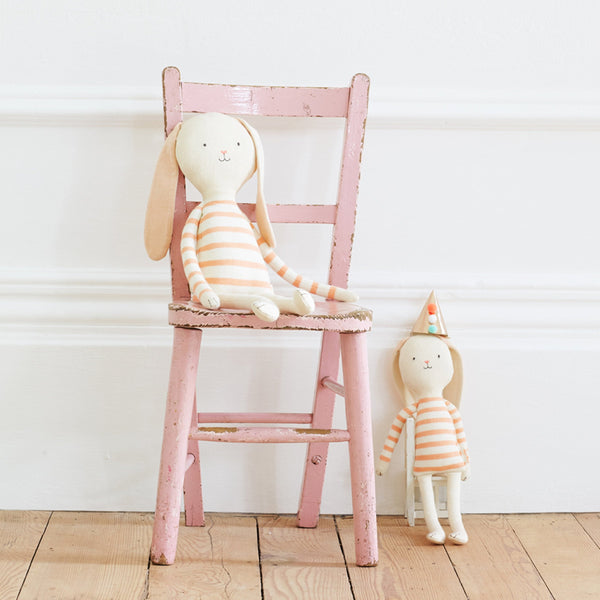 Alfalfa bunny is crafoted from knitted organic cotton, with floppy ears, a pompom tail and sweet stitched features. Image7