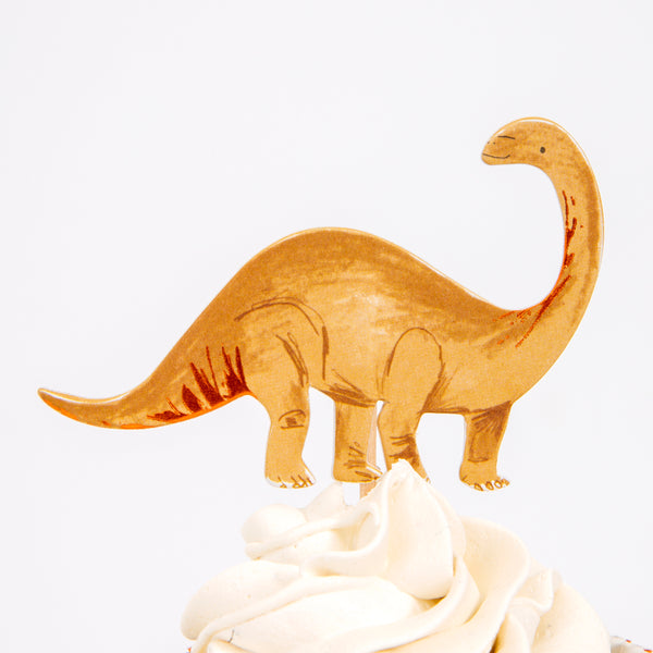 Make dinosaur cupcakes for your dinosaur party with our special dinosaur cake toppers and shiny copper foil cupcake cases. Image7