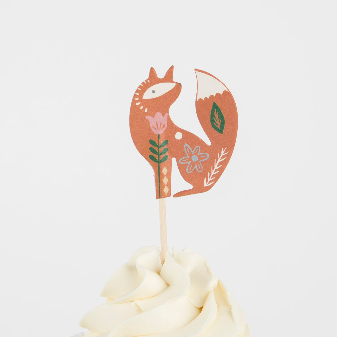 Our kit contains everything you need for cupcake decorations including  cupcake toppers and cupcake cases.