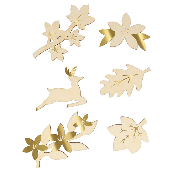 These Christmas crackers have beautiful tissue paper flowers and gold foil leaves. Image2