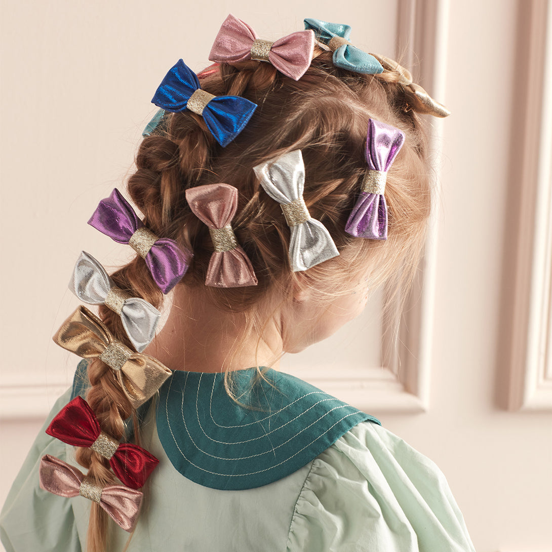 These fabulous hair accessories for girls are crafted from lurex fabric.