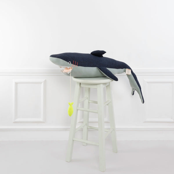 Vinnie Shark Large Toy Image4