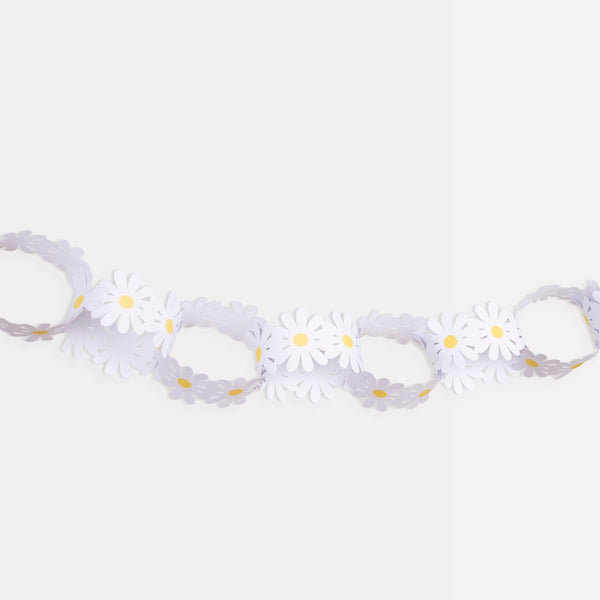 Our gorgeous paper daisy chains are easy to assemble and look striking. Image3