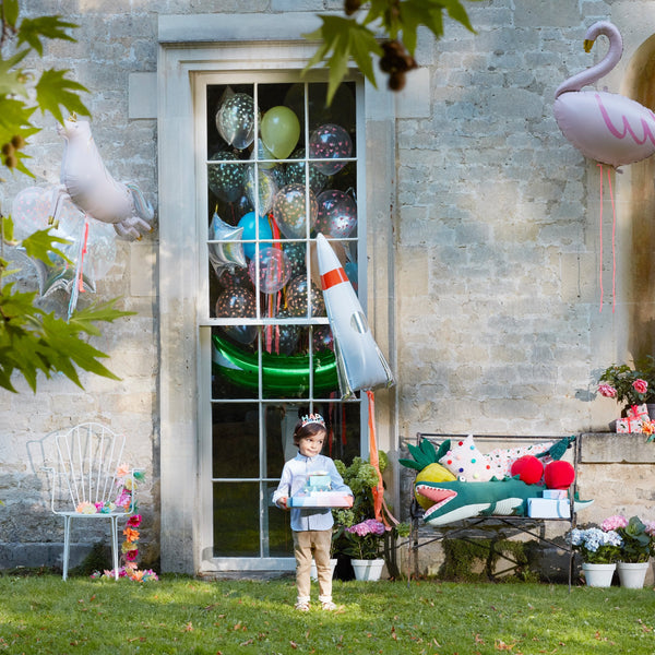 The unicorn balloon has printed foil details, a neon cord to hang it up with, and beautiful streamers for a special touch. Image4